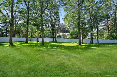 654 Caledonia Road Dix Hills NY 11746
