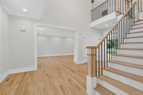 654 Caledonia Road Dix Hills NY 11746