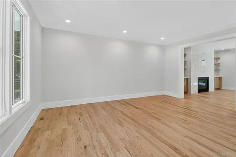 654 Caledonia Road Dix Hills NY 11746