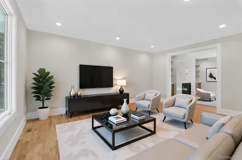 654 Caledonia Road Dix Hills NY 11746