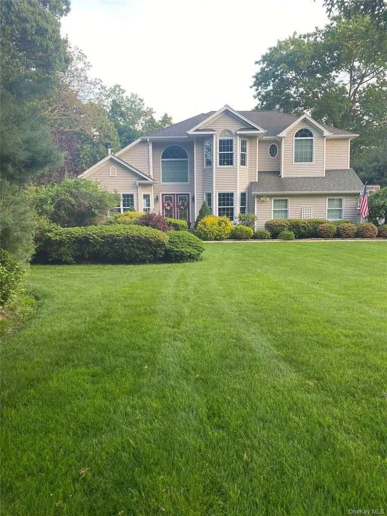 6 Kara Court Centereach NY 11720