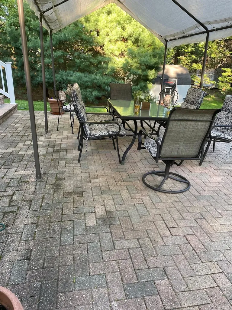 6 Kara Court Centereach NY 11720