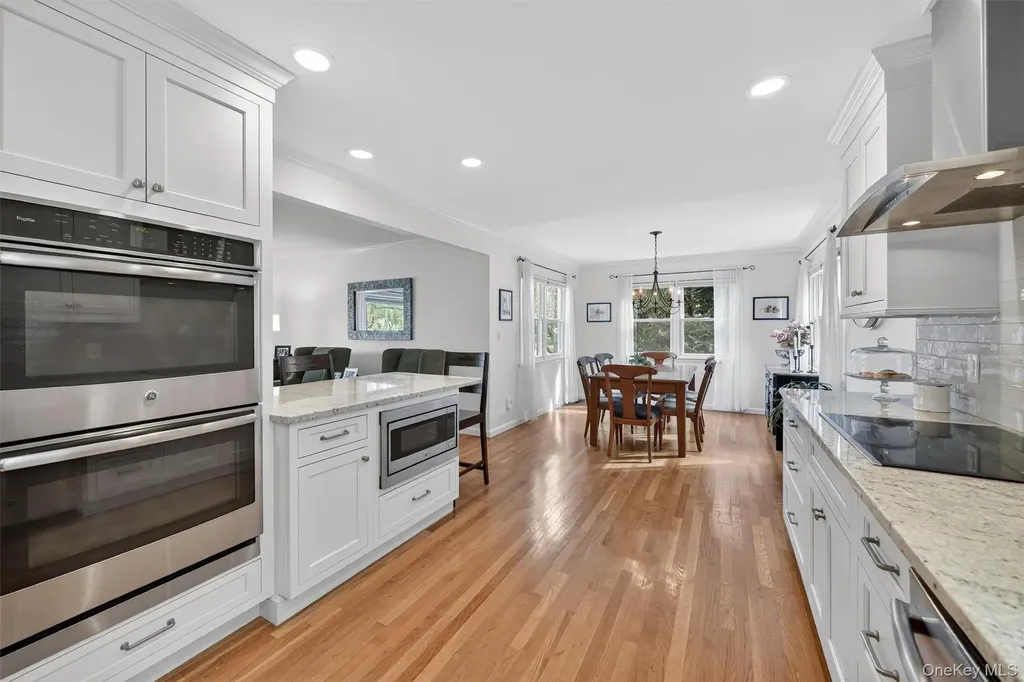18 Clovebrook Road Valhalla NY 10595