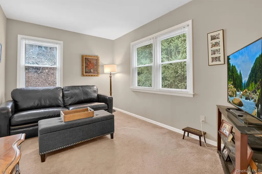 18 Clovebrook Road Valhalla NY 10595