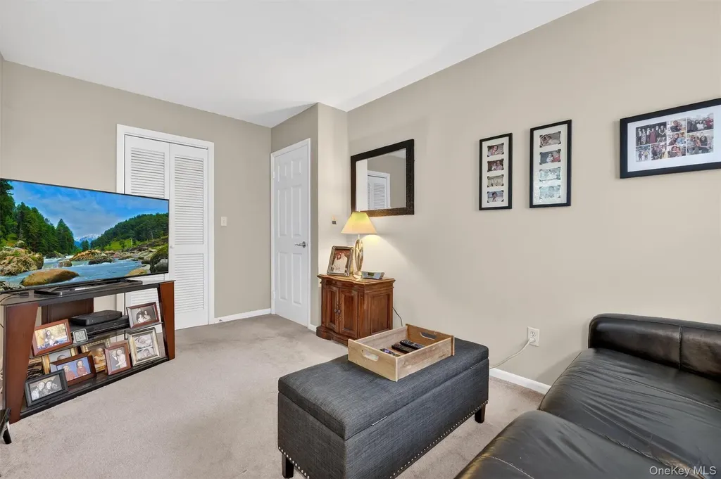 18 Clovebrook Road Valhalla NY 10595