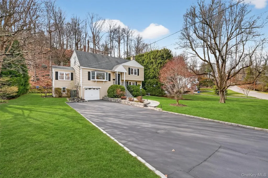 18 Clovebrook Road Valhalla NY 10595