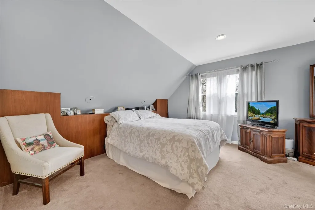 18 Clovebrook Road Valhalla NY 10595