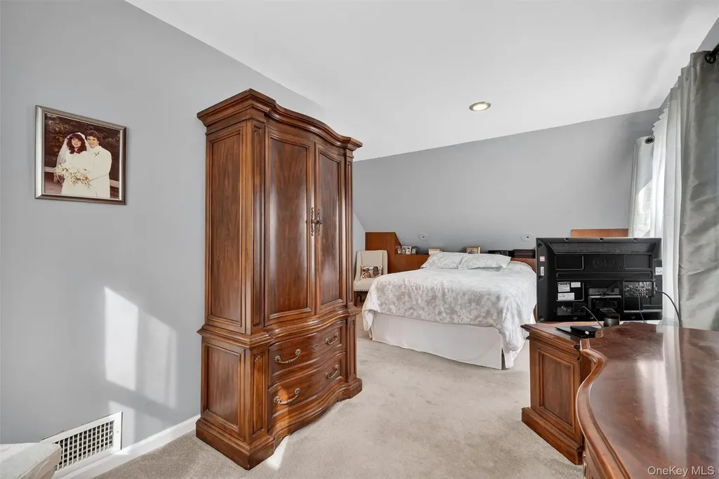 18 Clovebrook Road Valhalla NY 10595