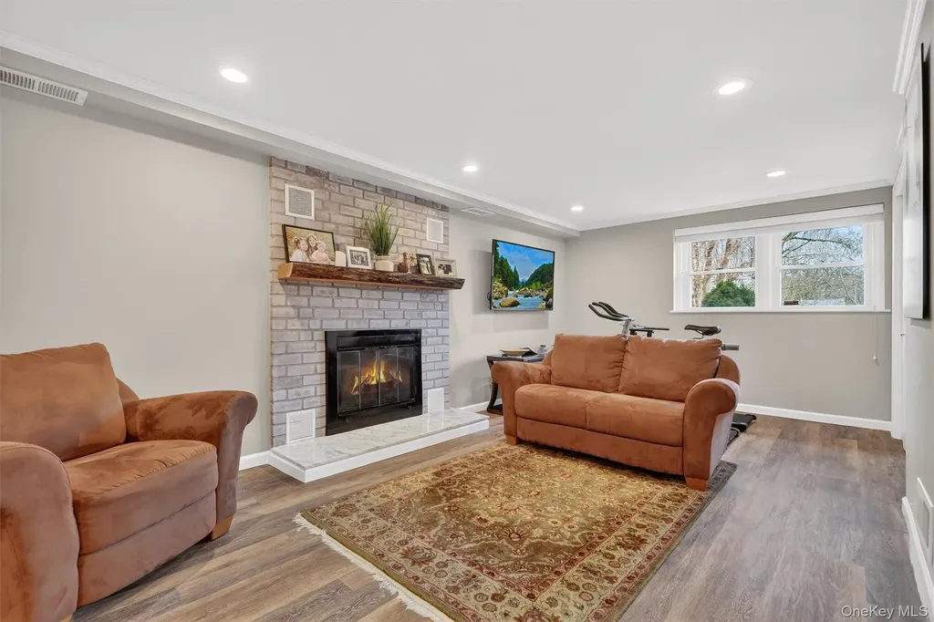 18 Clovebrook Road Valhalla NY 10595