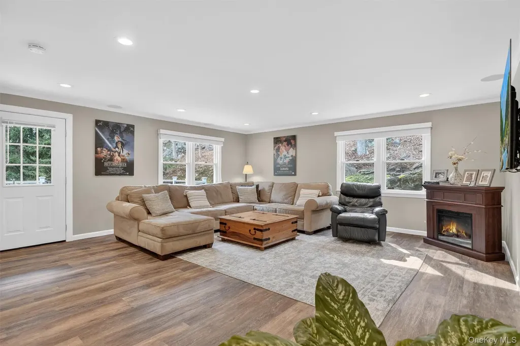 18 Clovebrook Road Valhalla NY 10595