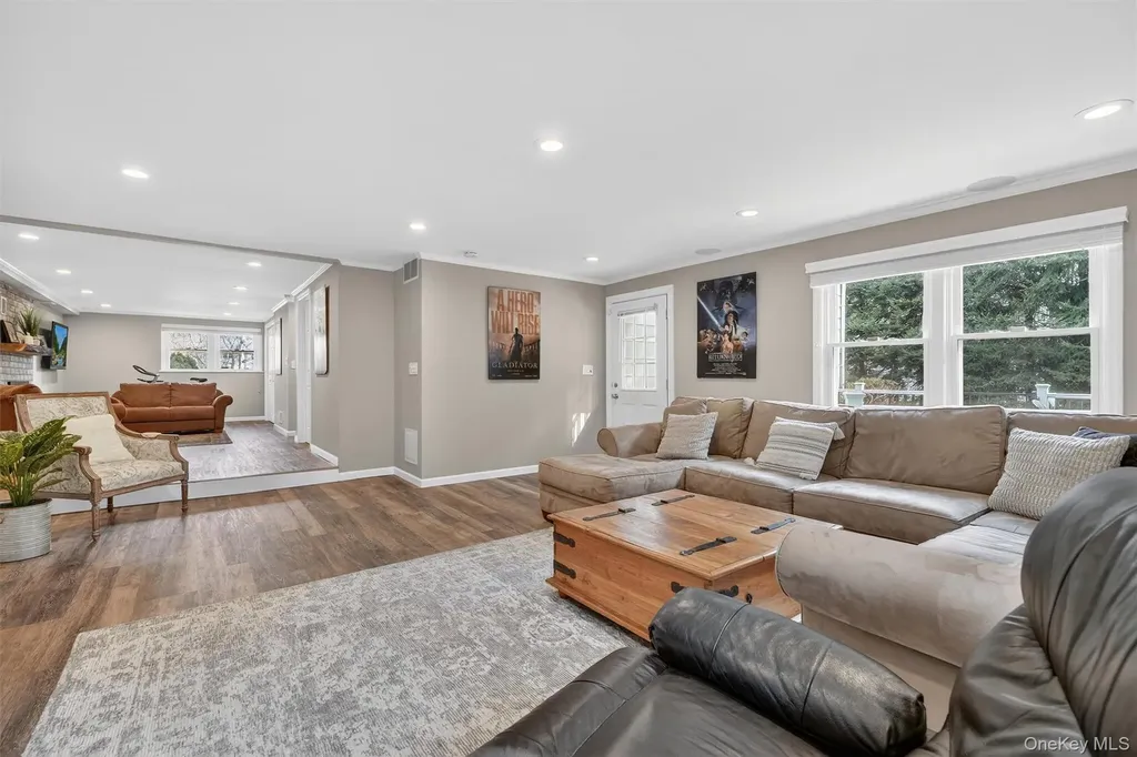 18 Clovebrook Road Valhalla NY 10595
