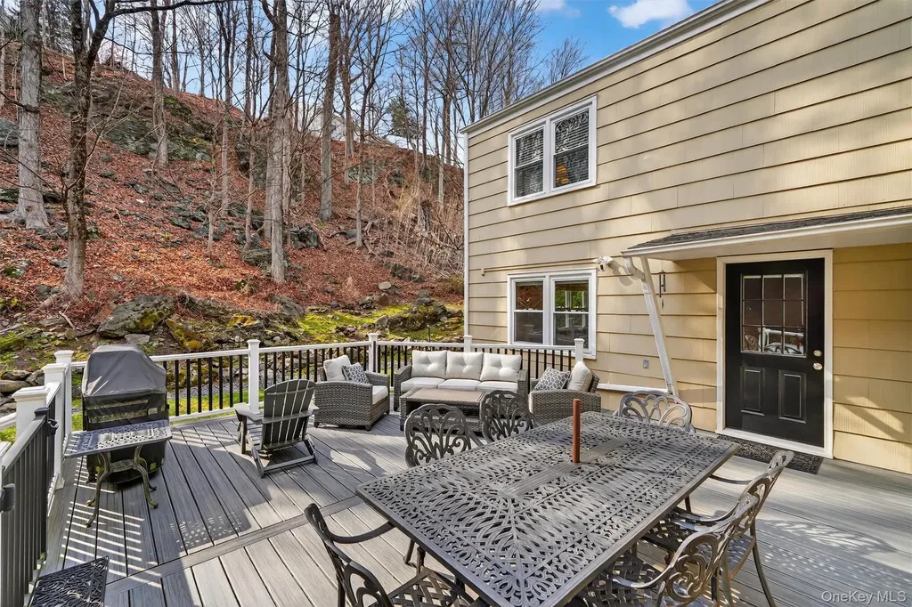 18 Clovebrook Road Valhalla NY 10595