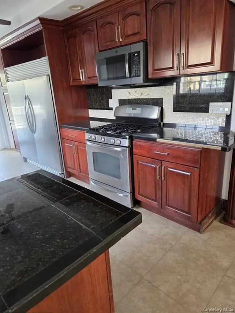 16 Trinity Place Hewlett NY 11557