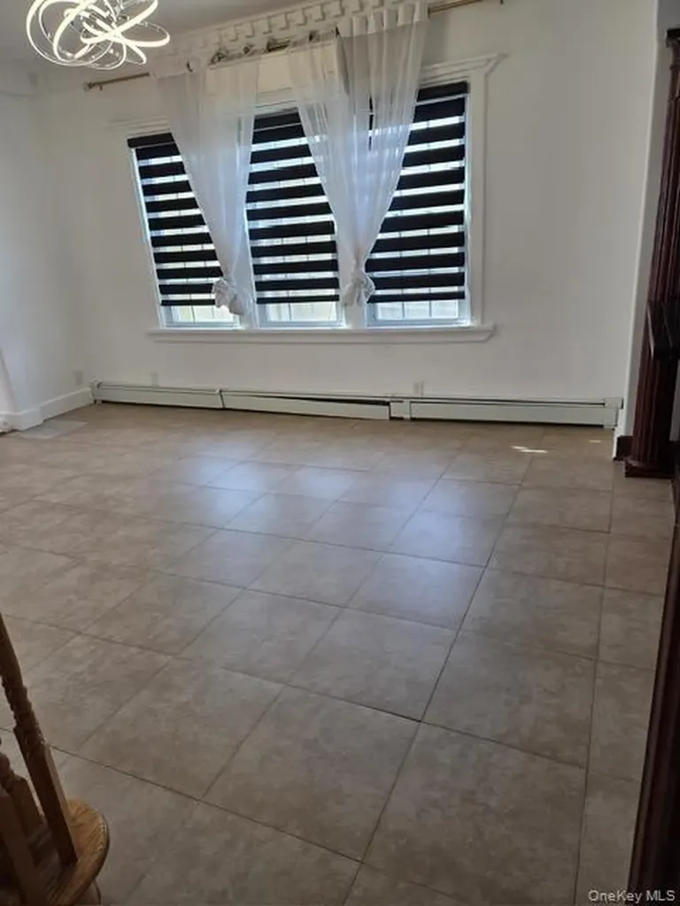 16 Trinity Place Hewlett NY 11557