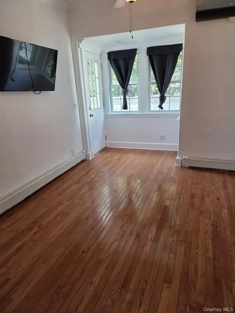 16 Trinity Place Hewlett NY 11557