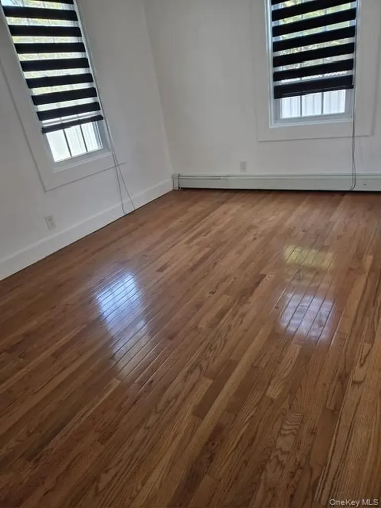 16 Trinity Place Hewlett NY 11557