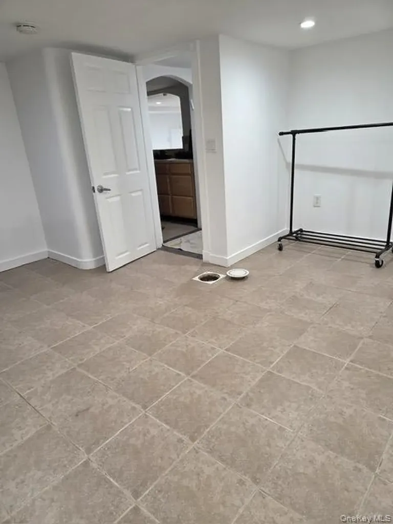 16 Trinity Place Hewlett NY 11557