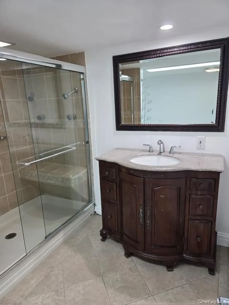 16 Trinity Place Hewlett NY 11557