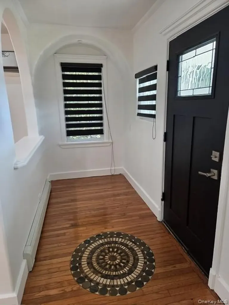 16 Trinity Place Hewlett NY 11557