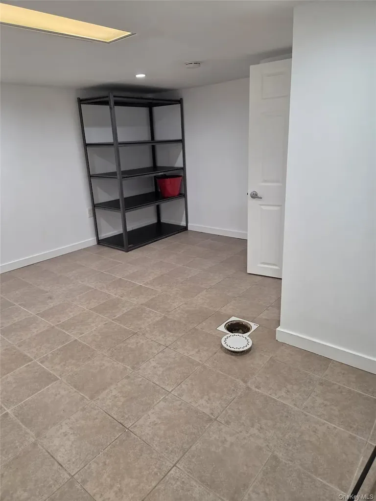 16 Trinity Place Hewlett NY 11557