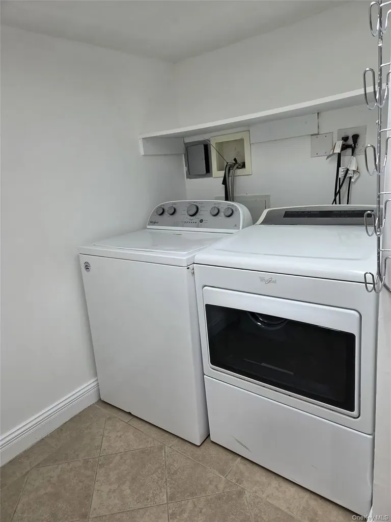 16 Trinity Place Hewlett NY 11557
