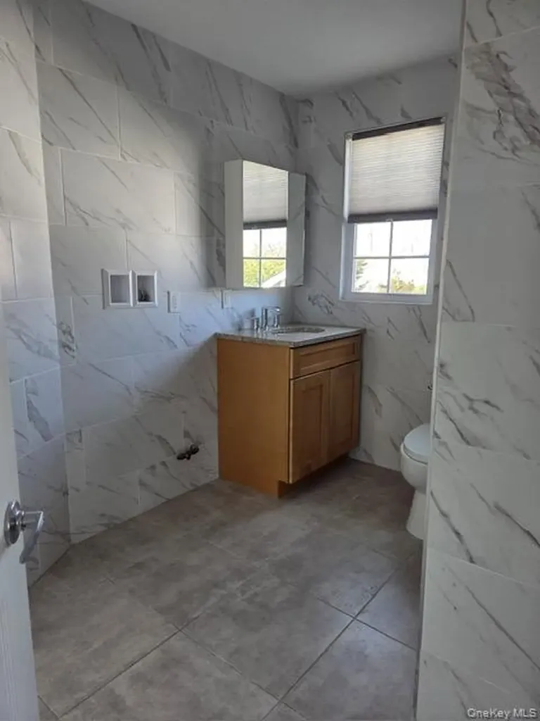 16 Trinity Place Hewlett NY 11557