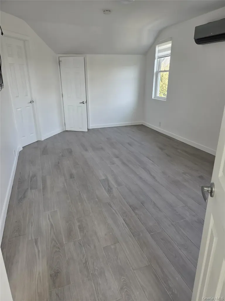 16 Trinity Place Hewlett NY 11557