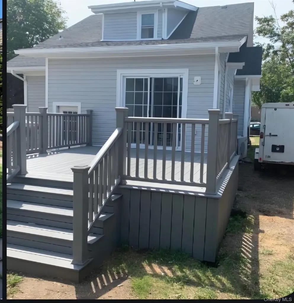 16 Trinity Place Hewlett NY 11557