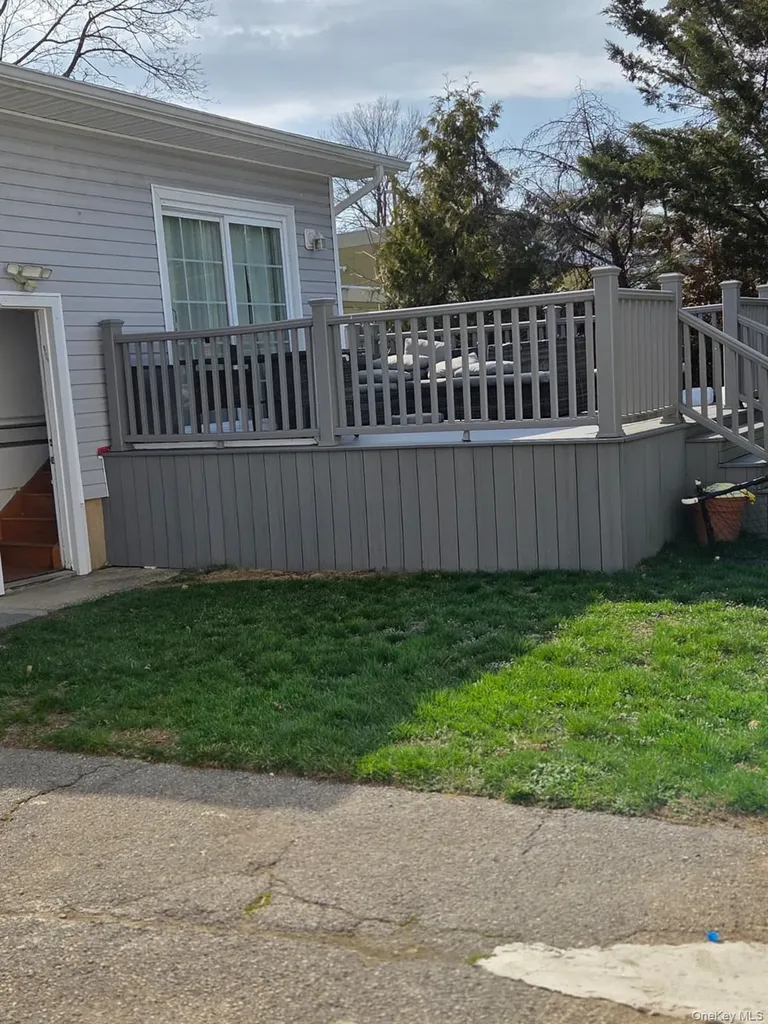 16 Trinity Place Hewlett NY 11557