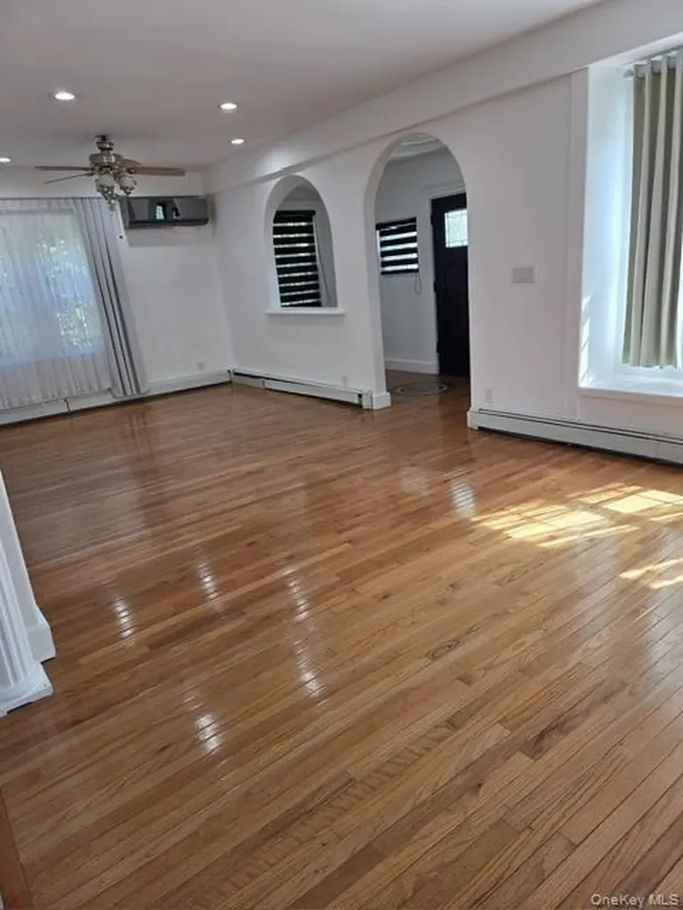 16 Trinity Place Hewlett NY 11557