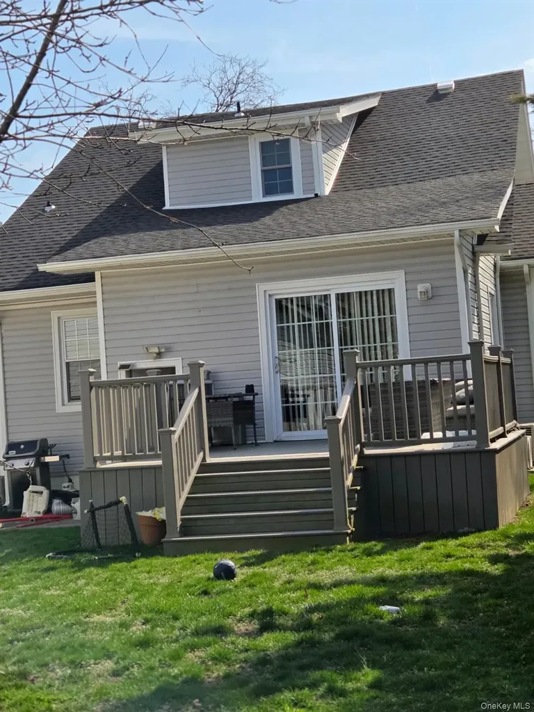 16 Trinity Place Hewlett NY 11557
