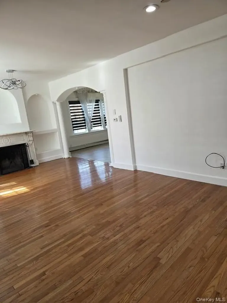 16 Trinity Place Hewlett NY 11557