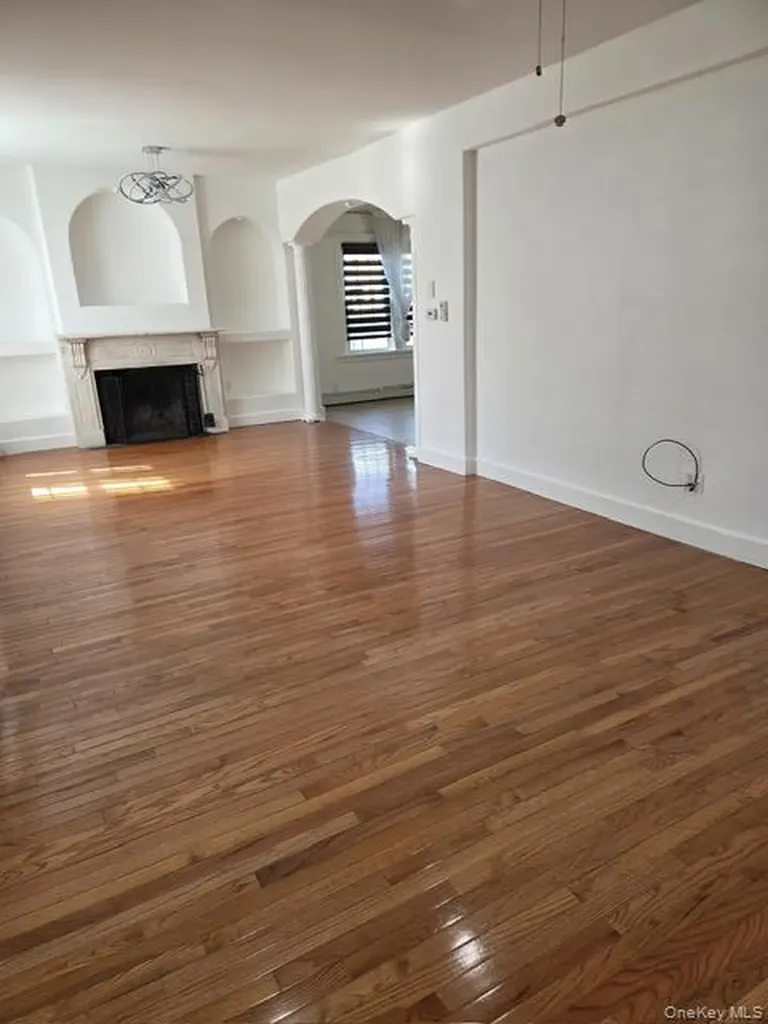 16 Trinity Place Hewlett NY 11557