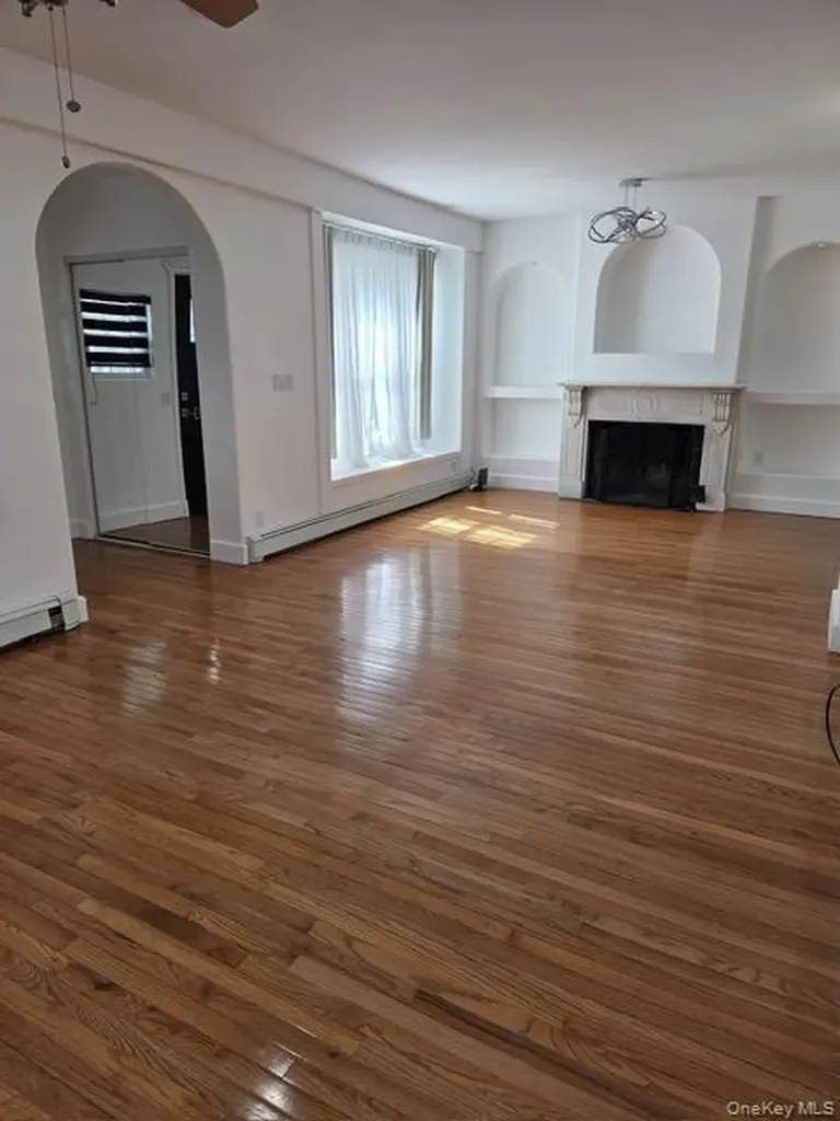 16 Trinity Place Hewlett NY 11557
