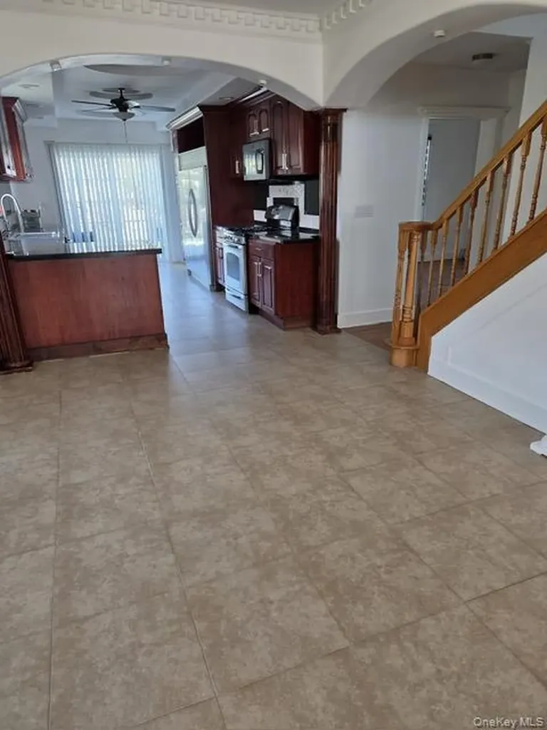 16 Trinity Place Hewlett NY 11557