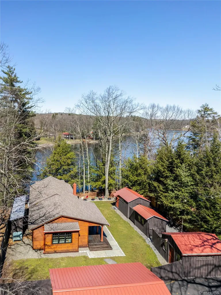 78 The Concourse Drive Kinderhook NY 12130