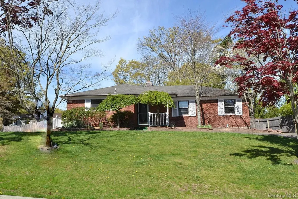 16 Hunter Place Smithtown NY 11787