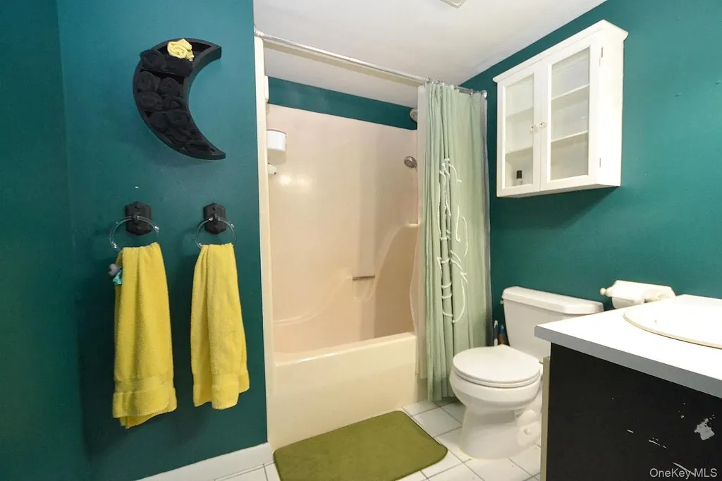 16 Hunter Place Smithtown NY 11787