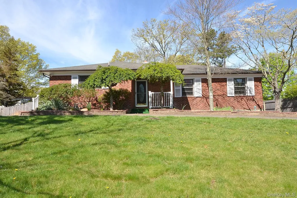 16 Hunter Place Smithtown NY 11787