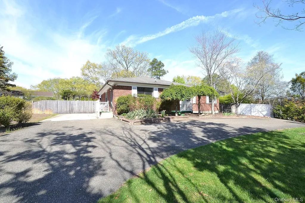16 Hunter Place Smithtown NY 11787