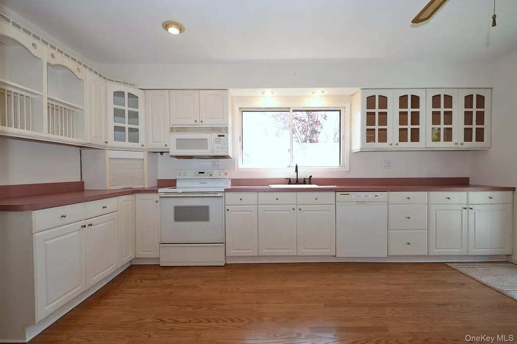16 Hunter Place Smithtown NY 11787