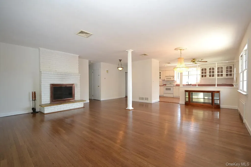 16 Hunter Place Smithtown NY 11787