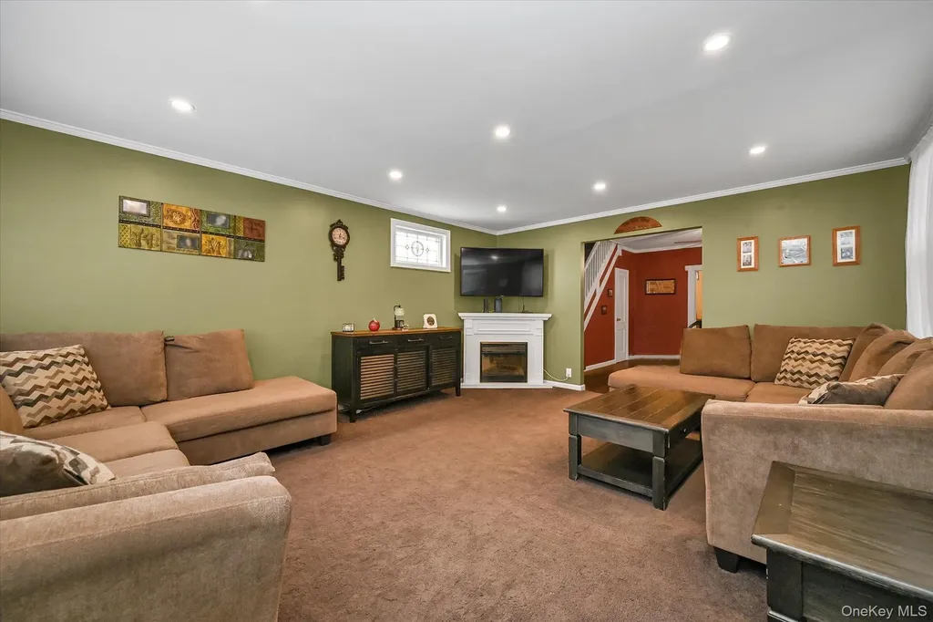 78-33 64th Street Glendale NY 11385