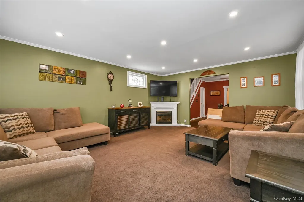 78-33 64th Street Glendale NY 11385