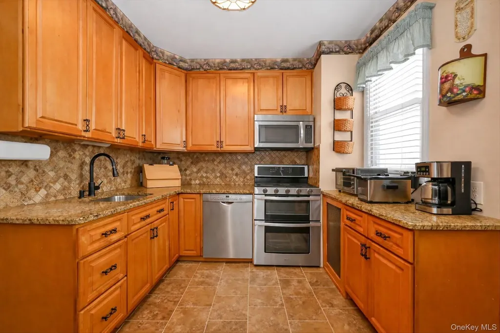 78-33 64th Street Glendale NY 11385