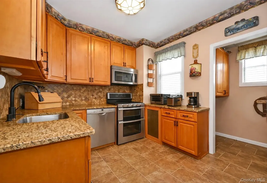 78-33 64th Street Glendale NY 11385