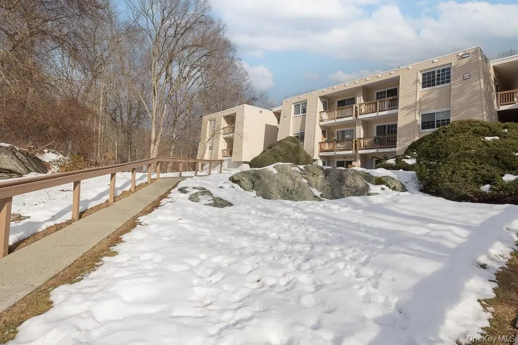 529 Fox Run Lane Carmel NY 10512