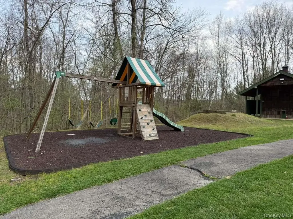 529 Fox Run Lane Carmel NY 10512