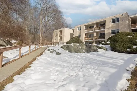 529 Fox Run Lane Carmel NY 10512