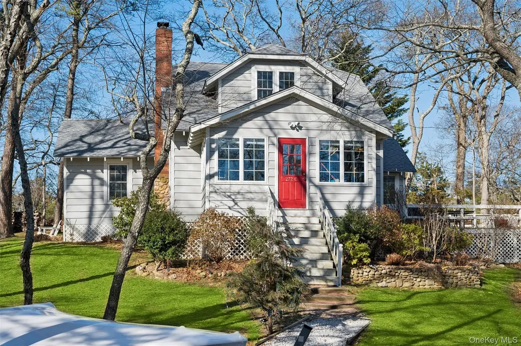 6 Private Row Hampton Bays NY 11946